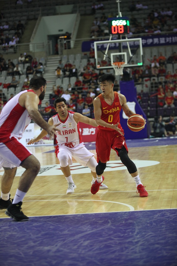 首战告捷!中国男篮蓝队大胜伊朗