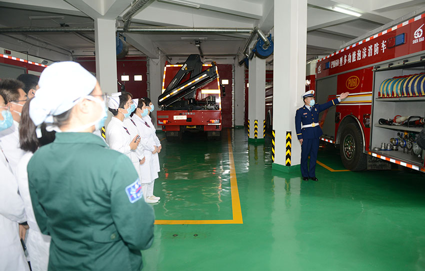 護士節：消防員送來了特殊禮物。遼寧省消防救援總隊供圖
