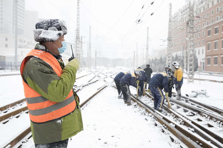 沈鐵干部職工迎戰風雪 確保運輸暢通