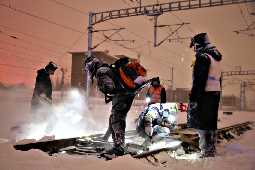 十九万沈铁人鏖战风雪保畅通【2】