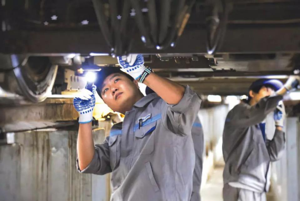 電車車輛檢修比賽現場。遼寧省總工會供圖