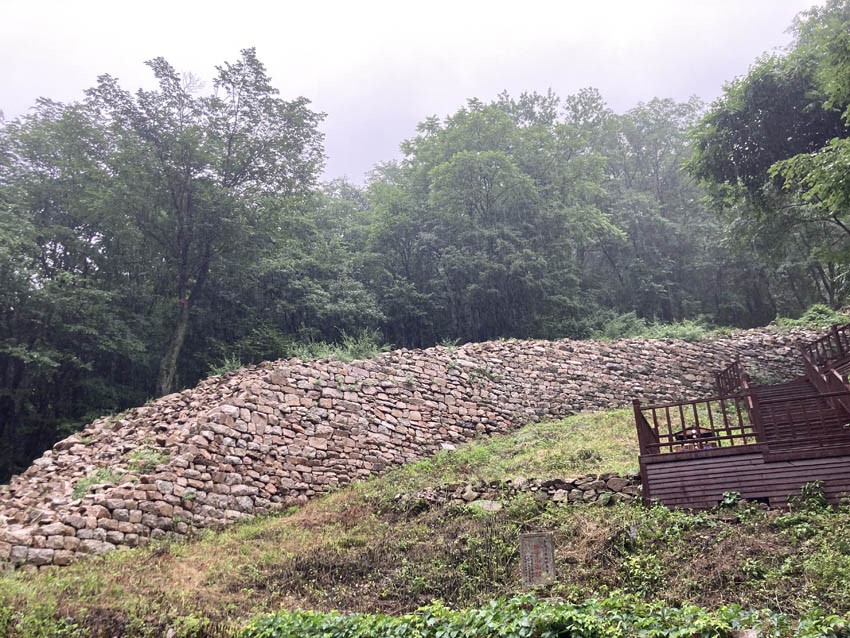 城子山古城牆遺跡。人民網記者 孝媛攝