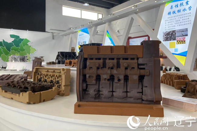 中国硅砂交易中心里展示的硅砂铸件。 人民网记者 孝媛摄