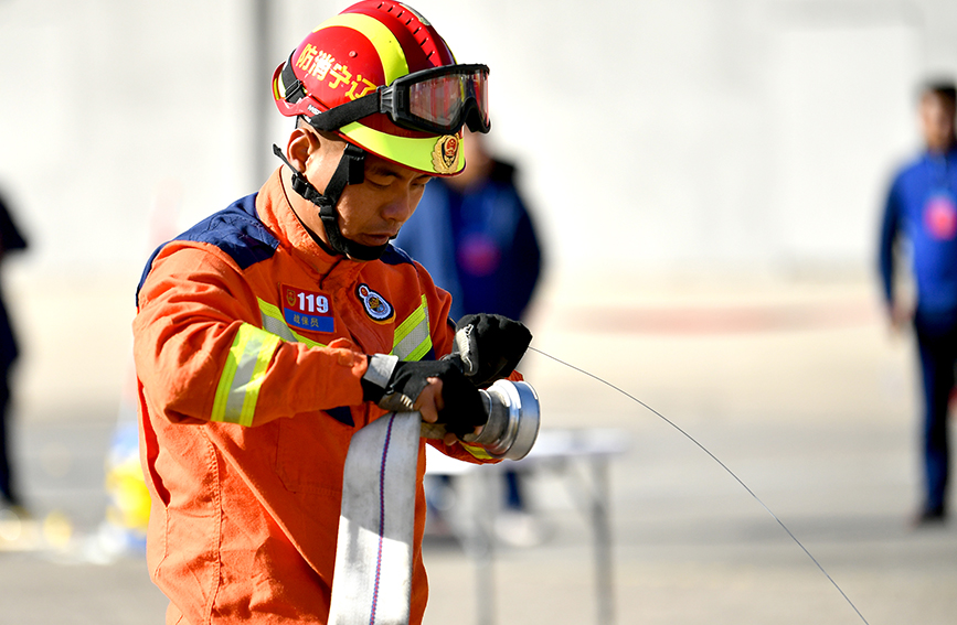 浮艇泵及水帶維修保障競賽項目。遼寧省消防救援總隊供圖