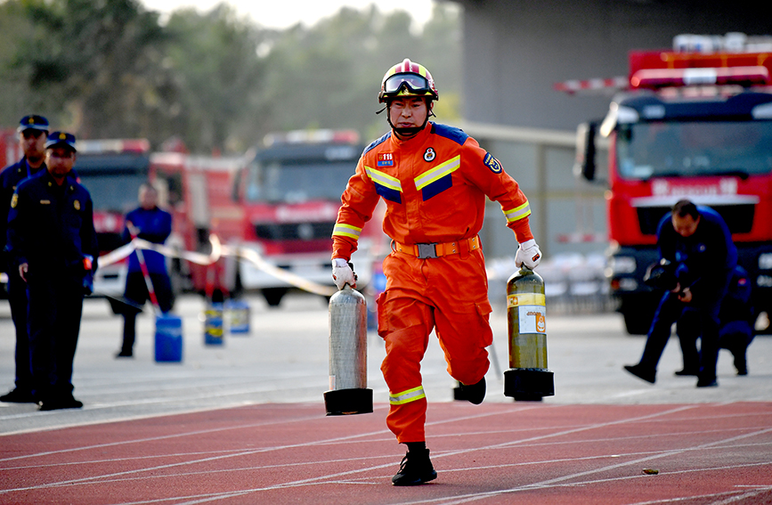 裝備維修競賽項目。遼寧省消防救援總隊供圖