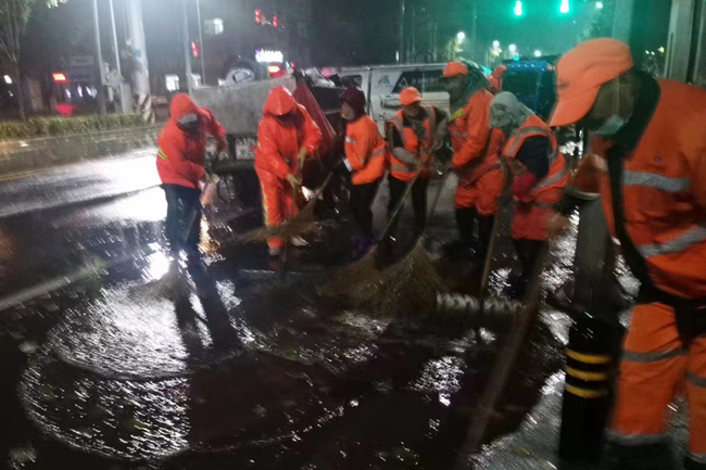 應對強降雪 沈陽市1.3萬名環衛工人晝夜奮戰守護出行