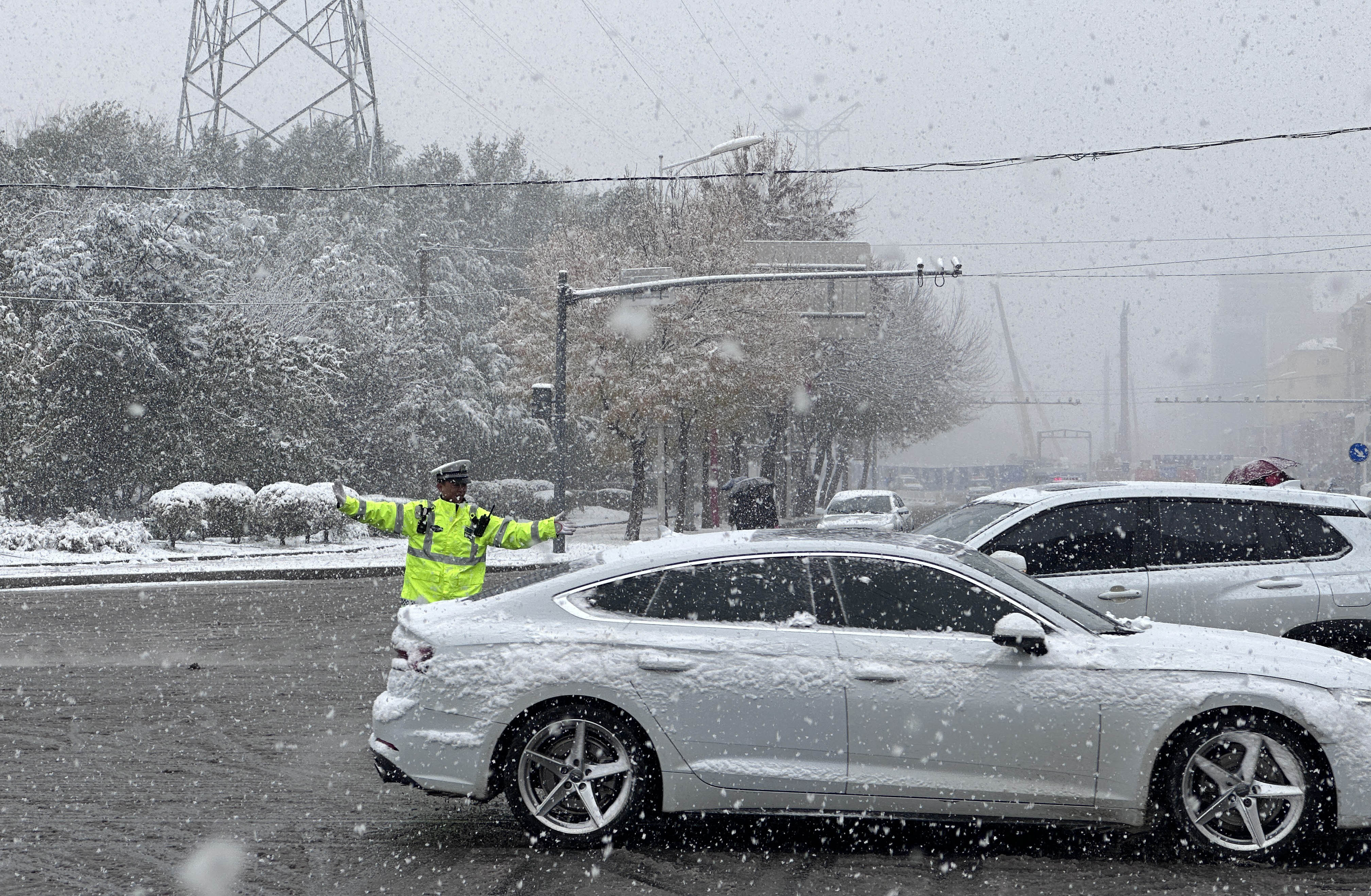 雨雪中堅守 沈陽交警守護市民平安出行