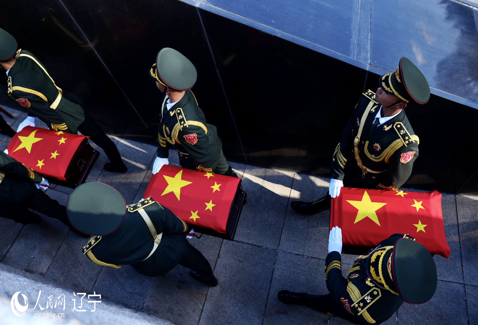 英雄回家｜第十批在韩中国人民志愿军烈士遗骸安葬仪式在沈阳举行【8】