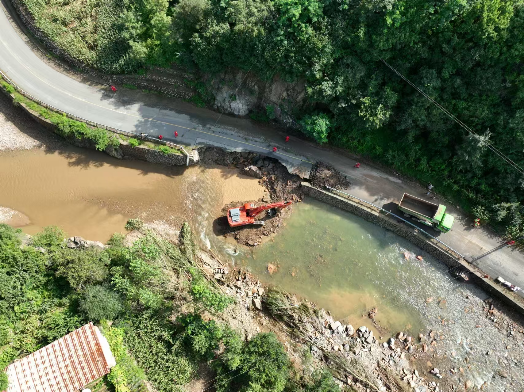 修复路基、疏通河道，绥中县加碑岩乡水毁道路陆续抢通【4】