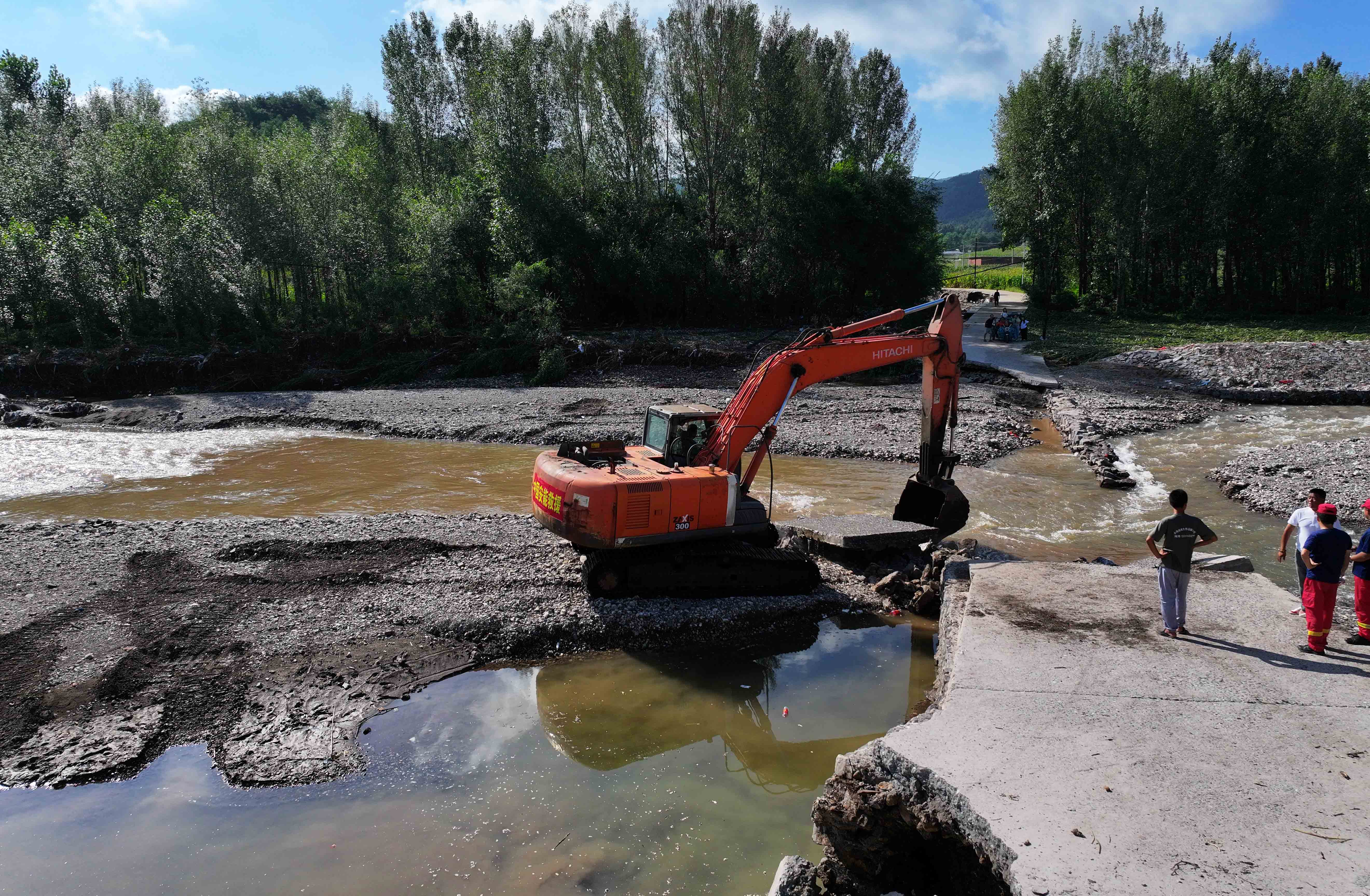 组图：葫芦岛市建昌县多条水毁道路正在抢修中【4】