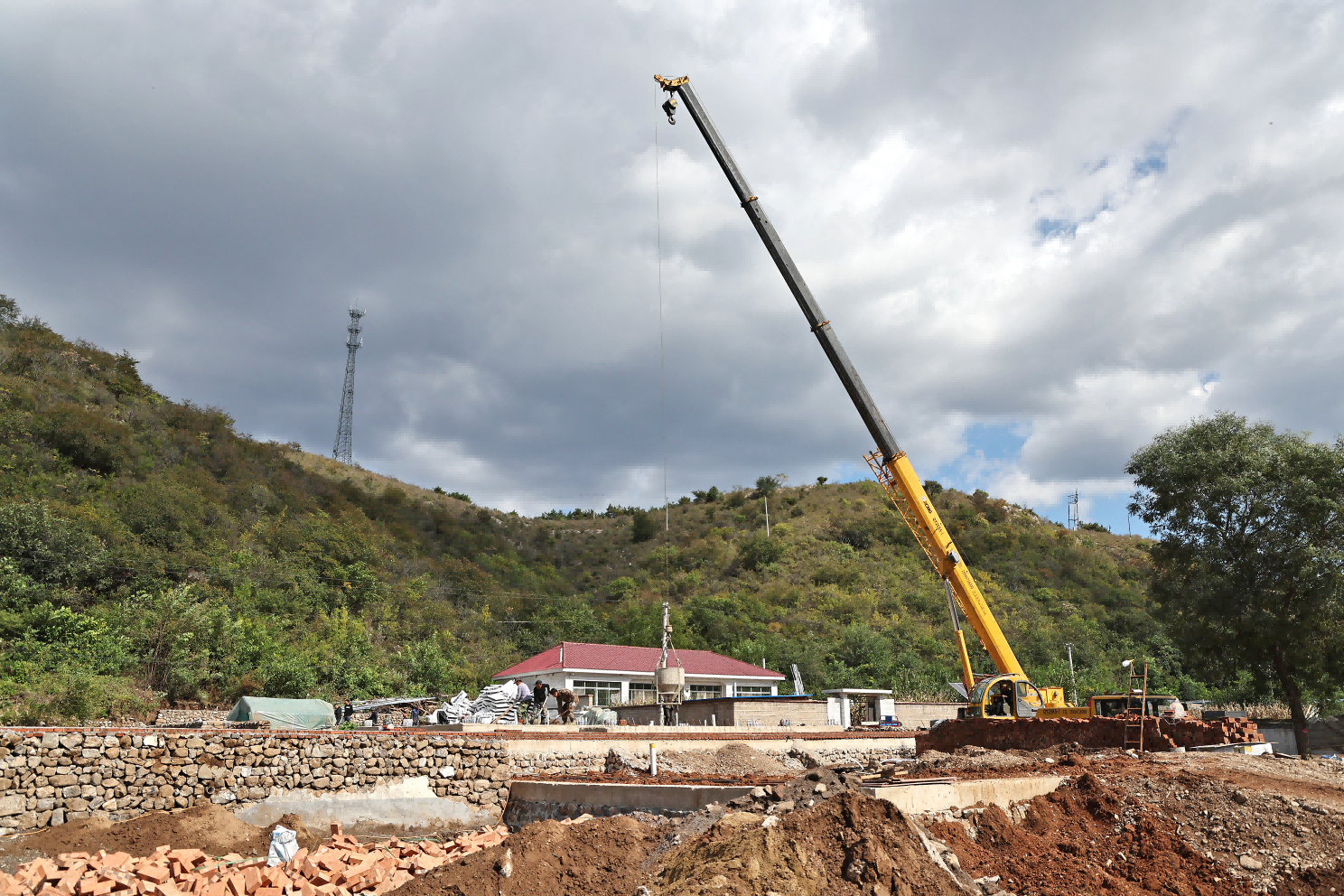 建昌縣八家子鎮前石門子村災后重建現場。田嘉 攝