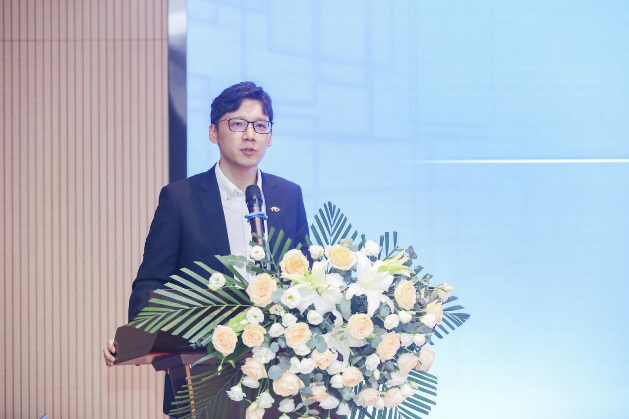 何星儒博士参与学术交流活动分享最新科研成果