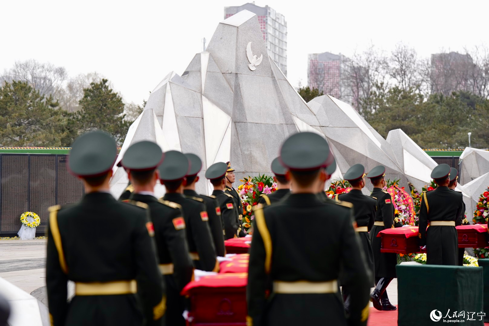 【组图】第十一批在韩中国人民志愿军烈士遗骸安葬仪式在沈阳举行【2】