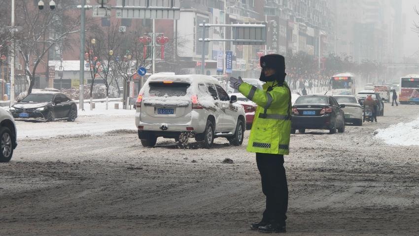 公安交警在执勤。沈阳市公安局交通警察局供图