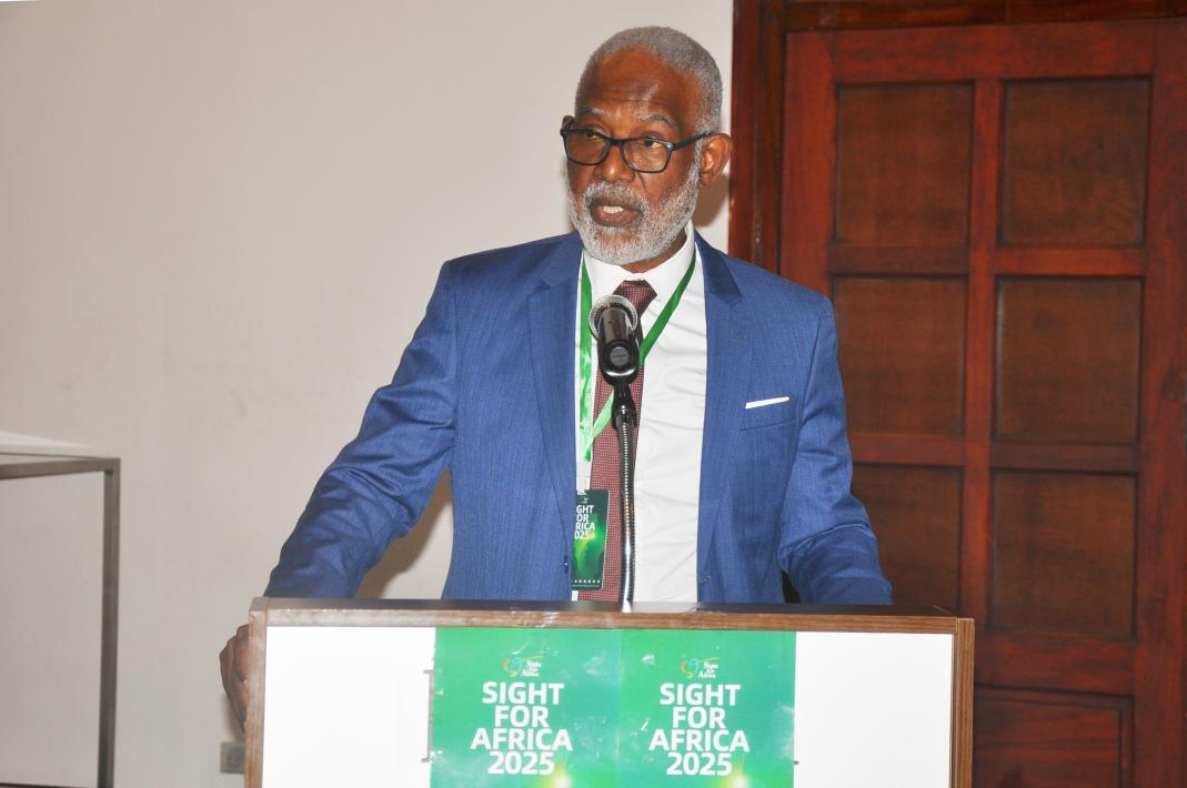 大会联合主席、喀麦隆眼科协会（SCO）主席Dr.Manga Theodat致辞