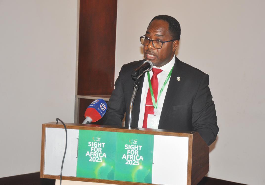 喀麦隆卫生部国家眼健康协调员Dr.Omgbwa Eballe Andre 致辞