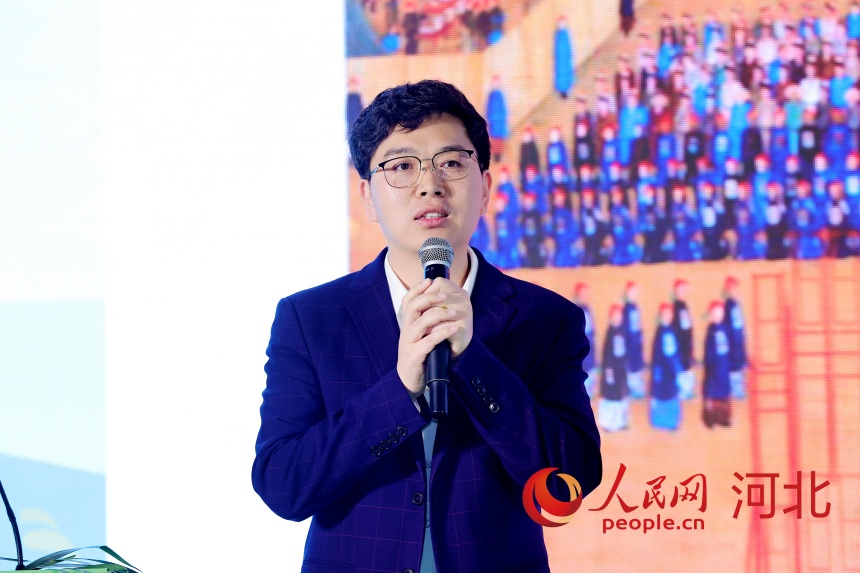 承德泓辉双合酒业有限公司品牌宣传部经理孙冬昌作分享。人民网记者 周博摄