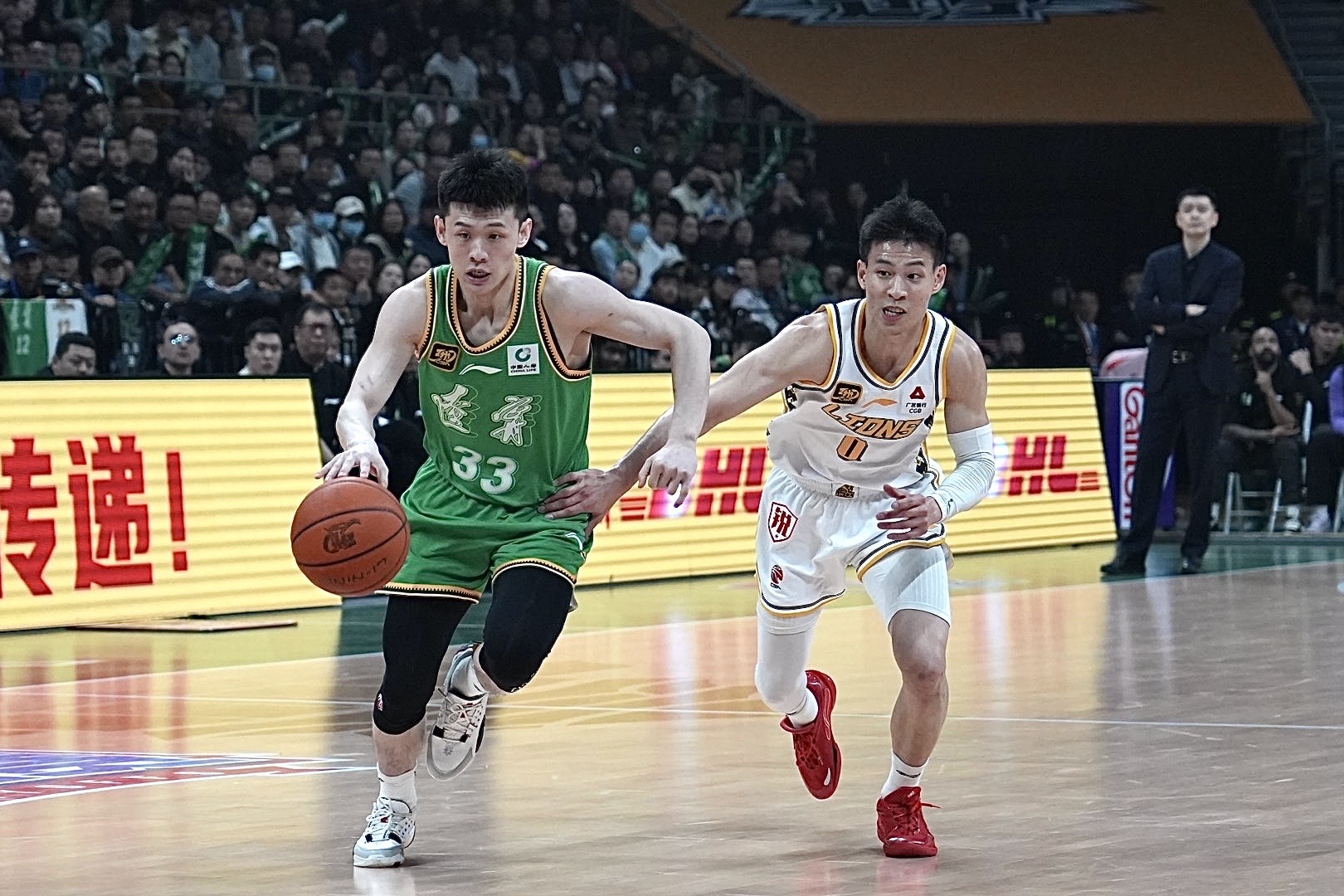 辽宁男篮98:109不敌浙江广厦，无缘CBA总决赛。人民网记者 周颂雪摄