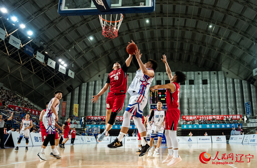 沈陽鐵西“廠BA”收官,“工味”對決燃爆今夏。人民網記者 邱宇哲攝