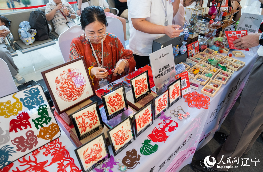 2025辽宁省非遗夏季博览会现场。人民网记者 邱宇哲摄