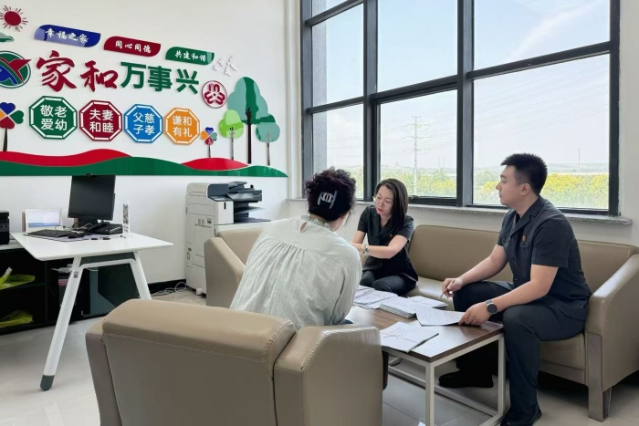 “1+1+7”模式更让“阜政通”的办事效率有了硬约束——1天受理、1天交办、7天办结。宋立君 摄