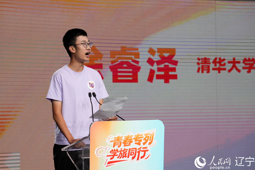 清华大学新生、抚顺学子徐睿泽推介抚顺。人民网记者 周颂雪摄