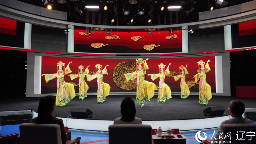 抚顺民俗文化特色歌舞。人民网记者 周颂雪摄