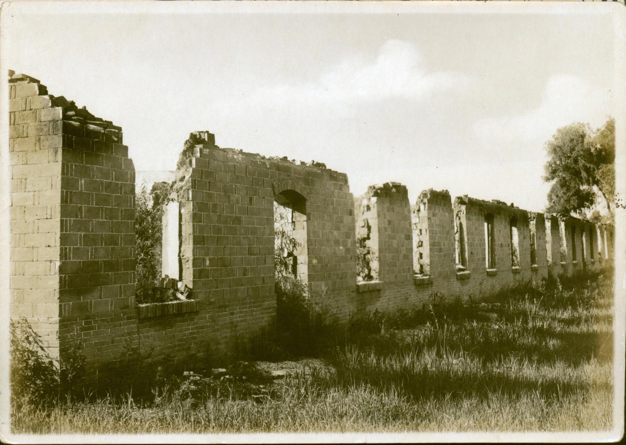 被日军炮火破坏的北大营，已成残垣断壁。沈阳“九·一八”历史博物馆供图