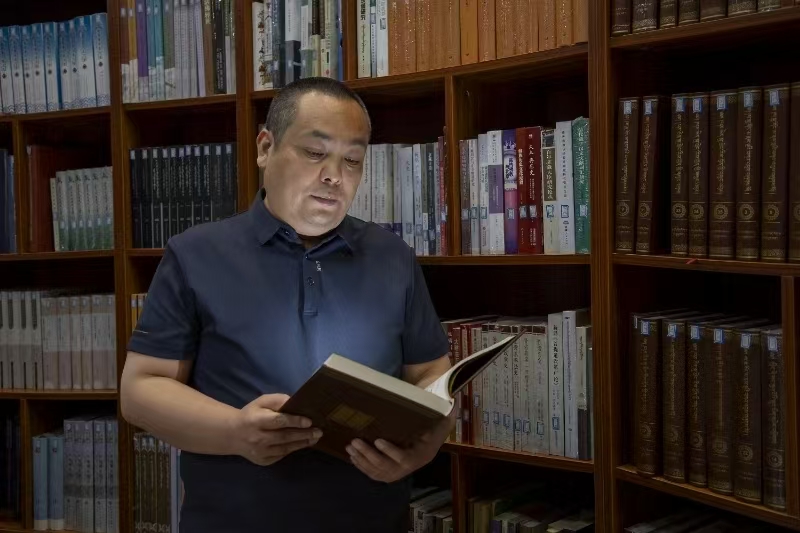 工作中的海春生