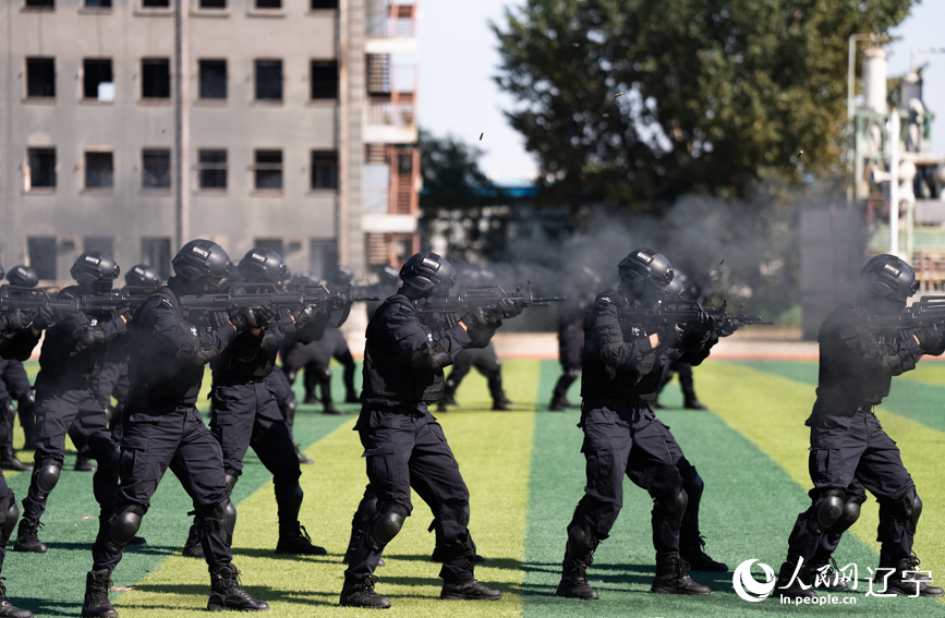 实战技能大比武综合演练现场。人民网记者 邱宇哲摄