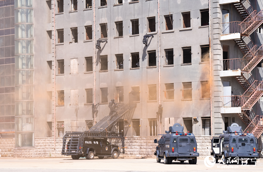 实战技能大比武综合演练现场。人民网记者 邱宇哲摄