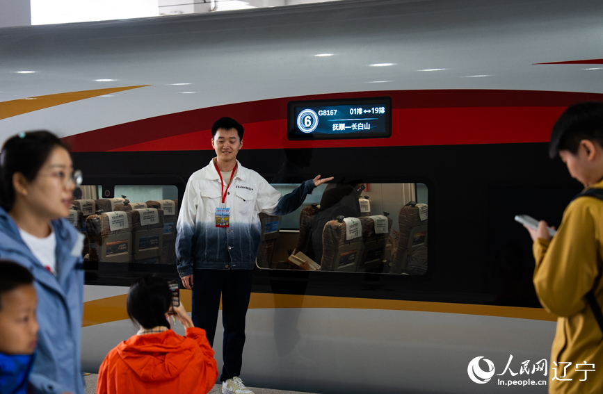 沈白高铁正式开通运营。人民网记者 邱宇哲摄
