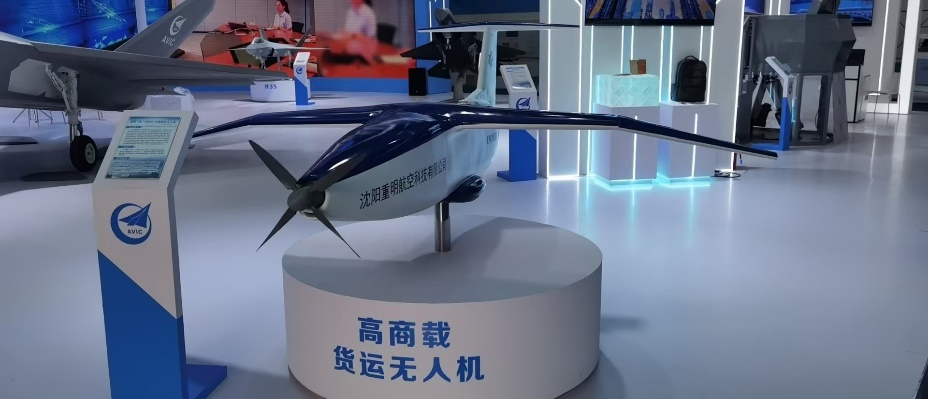 沈阳重明航空科技有限公司开发的CM100高商载货运无人机1:10模型