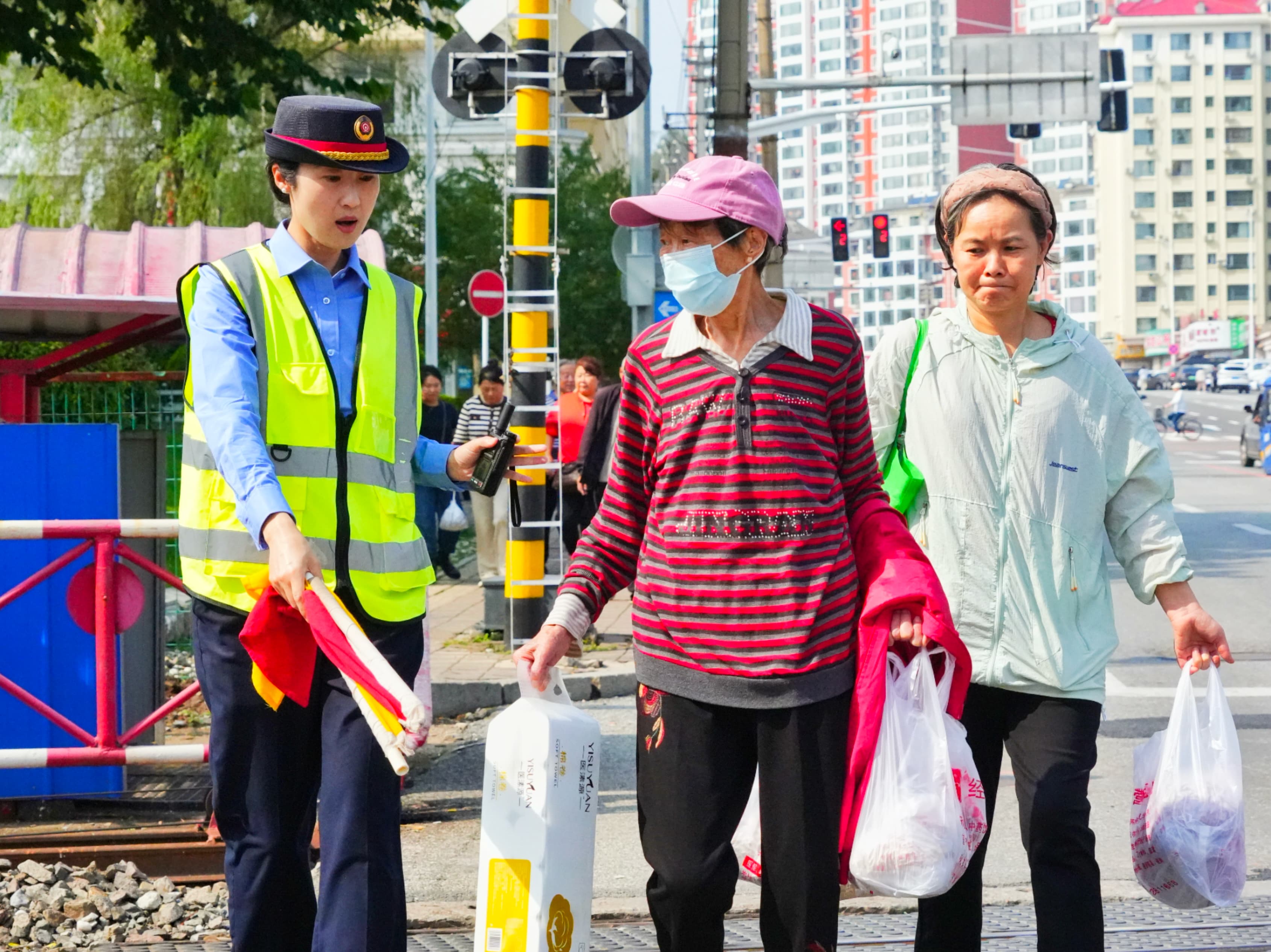 國慶假期的道口“安全哨”【3】