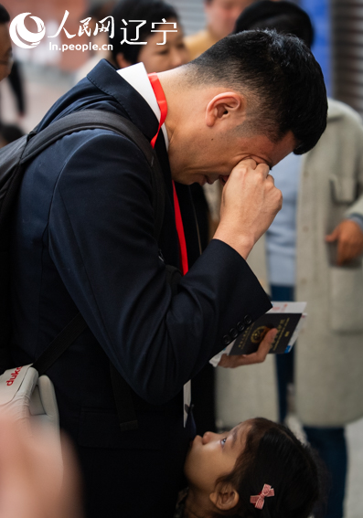 援外医疗队队员和家人。人民网记者 邱宇哲摄