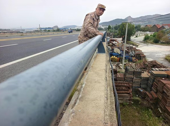 王立軍重回救人地。