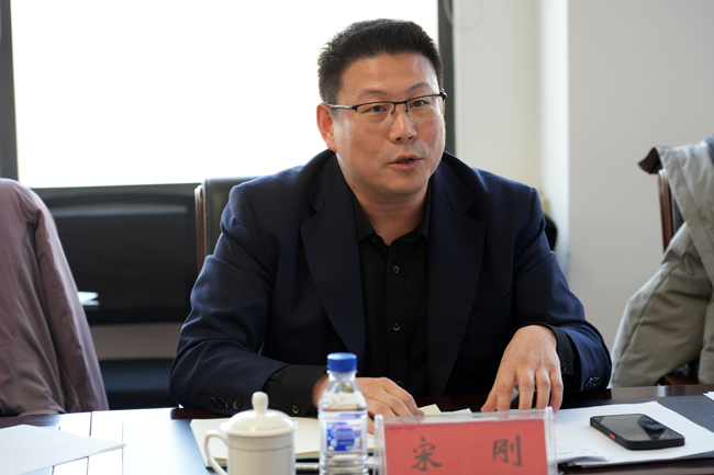 大连外国语大学创新创业学院院长宋刚。人民网记者 周颂雪摄