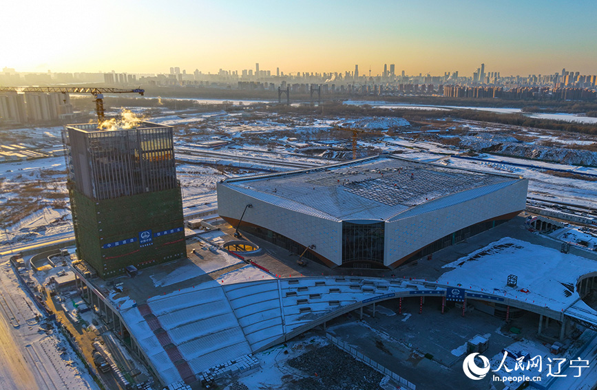 “十五冬”核心场馆沈阳王家湾冰上运动中心综合馆及一座媒体中心。人民网记者 邱宇哲摄