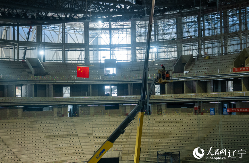 沈阳王家湾冰上运动中心综合馆内部施工中。人民网记者 邱宇哲摄