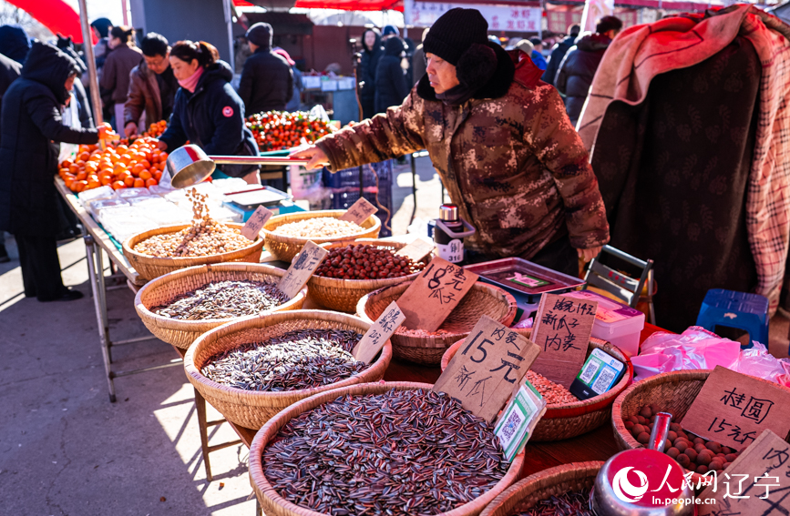 营口市鲅鱼圈区红旗大集。人民网记者 邱宇哲摄