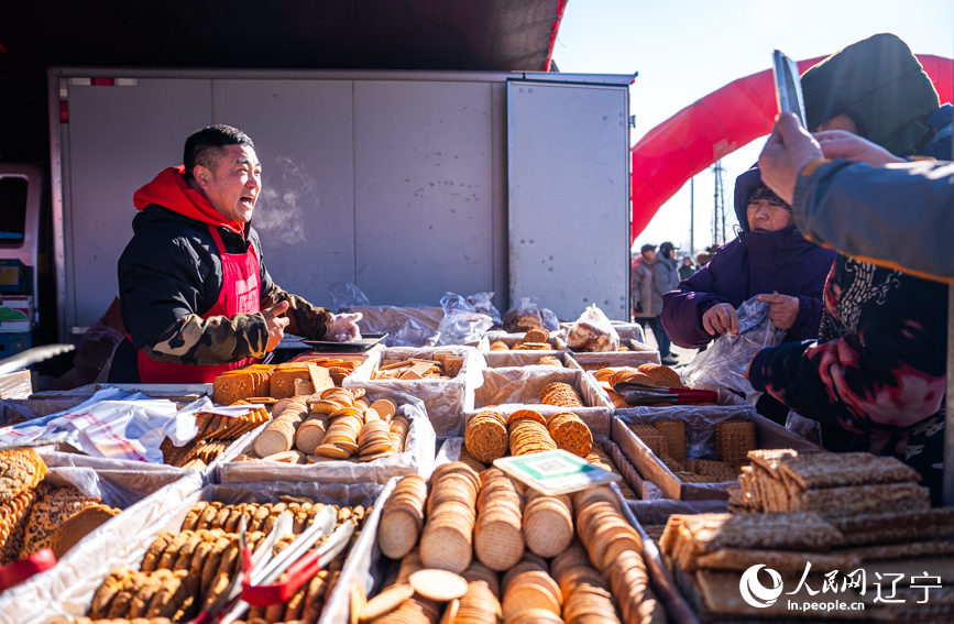营口市鲅鱼圈区红旗大集。人民网记者 邱宇哲摄