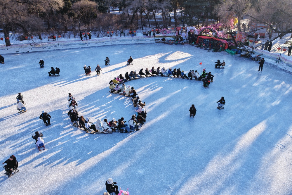 冰上贪吃蛇串起冬日欢乐【2】