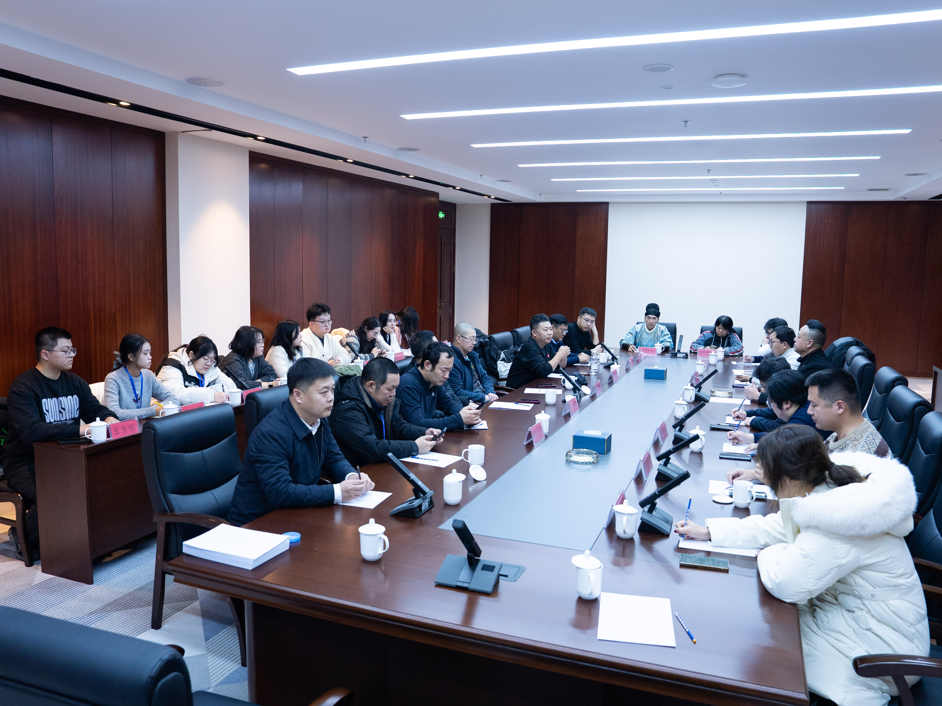 座谈会现场。人民网记者 邱宇哲摄