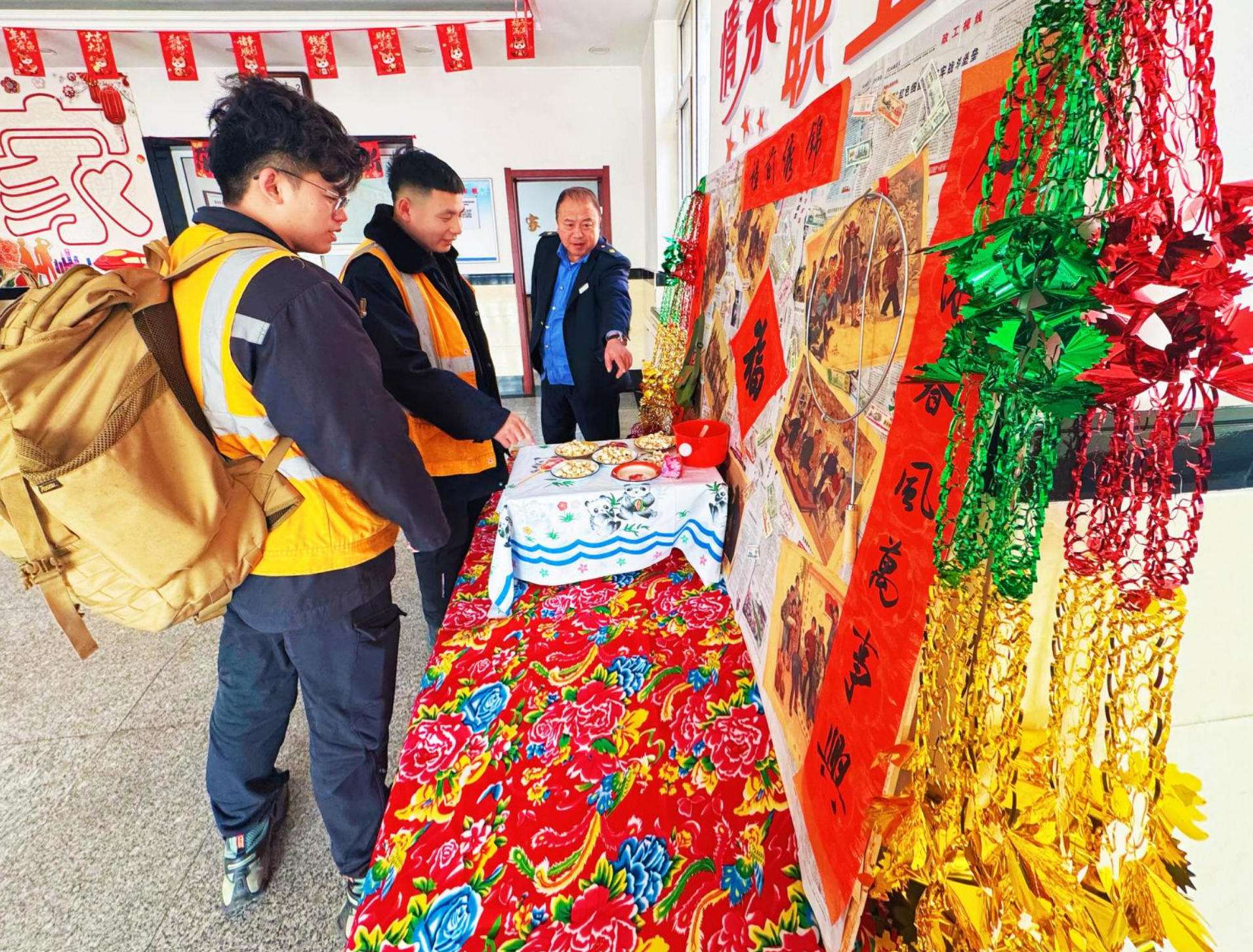 沈阳西行车公寓还原东北老家过年场景。人民网记者 王斯文摄