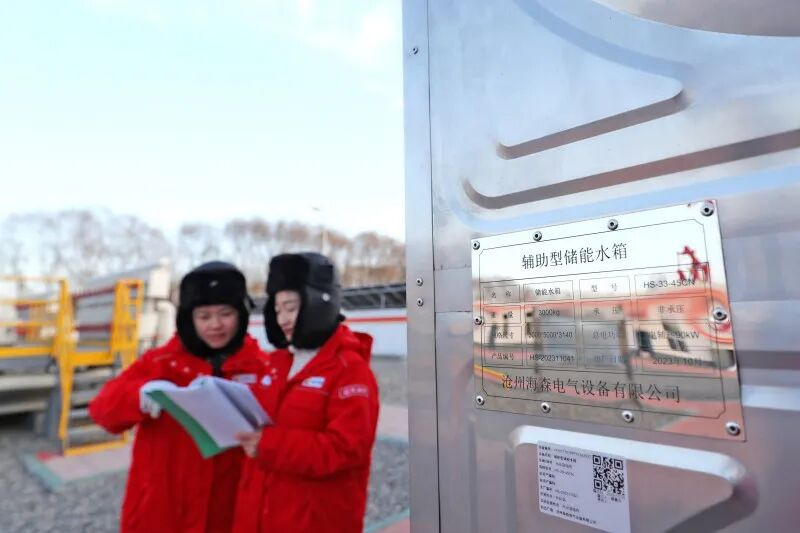 ��¡̨���ͳ�������ҵ������60վԱ������¼ȡ������Դ��ˮλ�������Լ������¶ȣ��Աȷ�����Чֵ����ʱ���ֲ������豸��ת�쳣���⡣�й�ʯ���ɺ����﹩ͼ