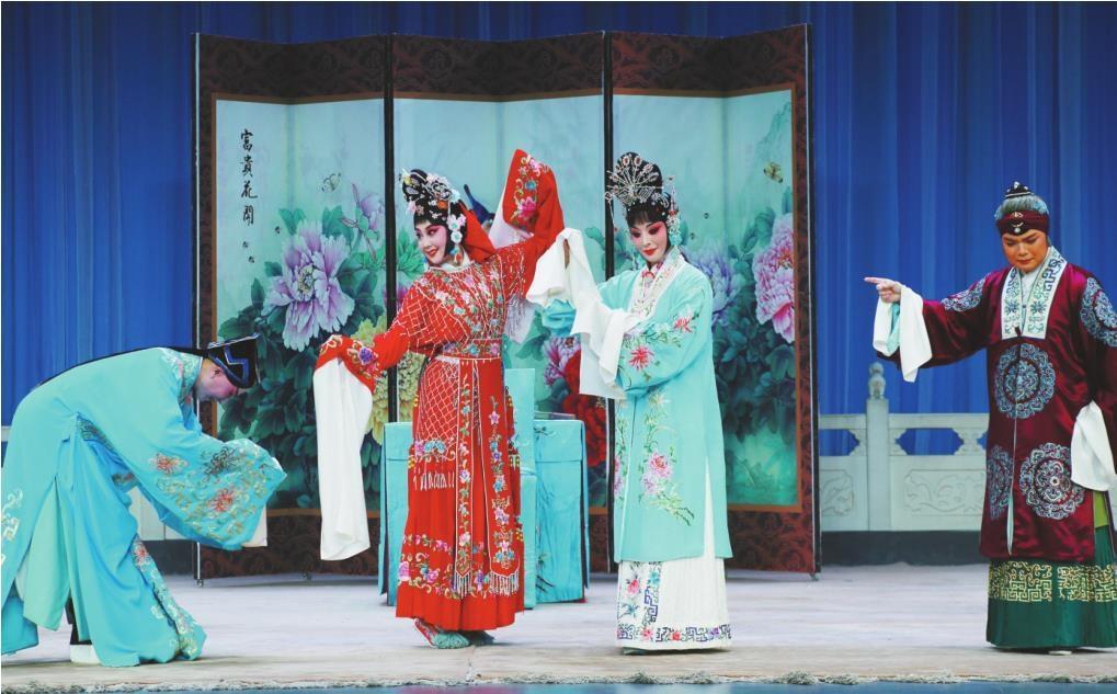 3月15日,大连京剧院《红娘》演出现场,一张张青春面孔成为观众席的“绝对主力”,台上的精彩演艺与台下的热烈反响,构成了传统文化在当代焕发新生的动人图景。 受访者供图