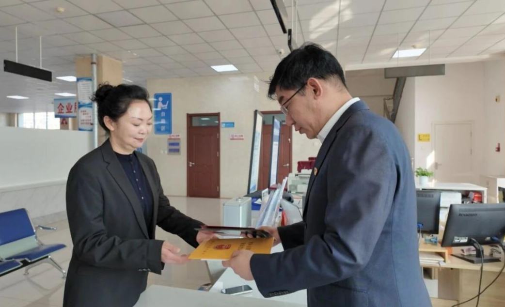 清原:“拿地即开工”跑出项目加速度依托全新推出的“拿地即开工”服务模式,清原打破审批壁垒、压缩流程时限,实现项目从拿地到开工仅需一天,以营商环境优化为高质量发展蓄势赋能。