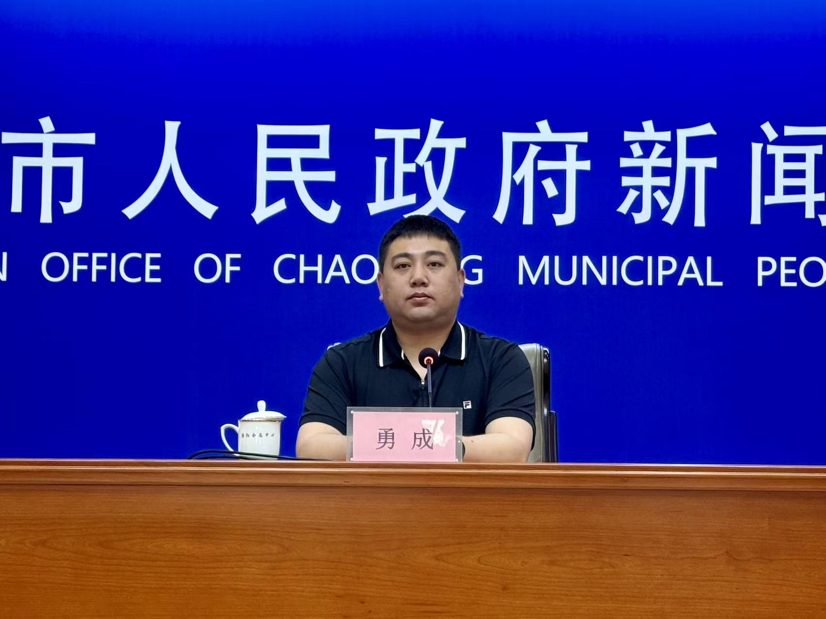 赛事组委会主任、辽宁省航空宇航学会副秘书长勇成介绍赛事总体情况。人民网记者 孝媛摄