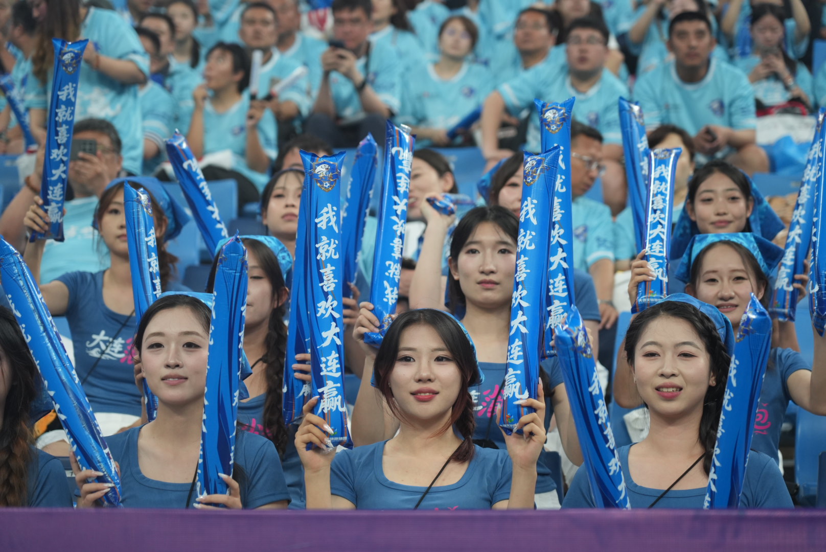 62826！“东北超”大连梭鱼湾足球场观赛人数刷新历史纪录【4】