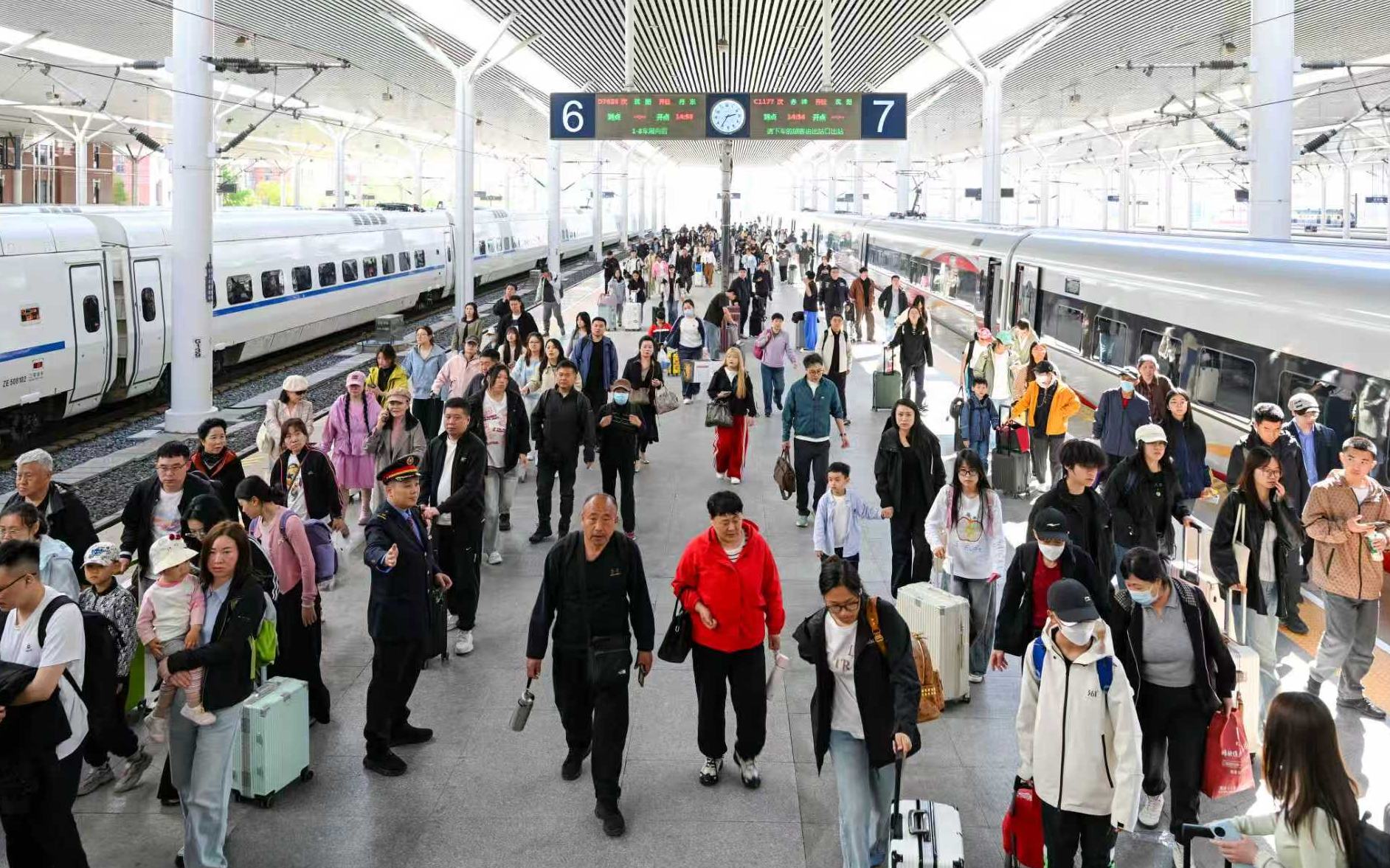 暑运启动 国铁沈阳局预计发送4650万人次